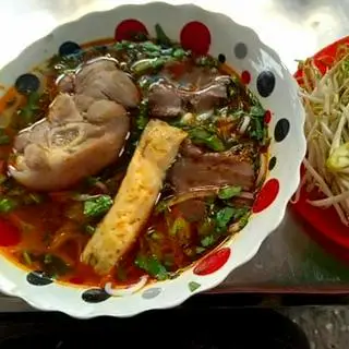 Hình ảnh Bún bò đầy đủ
