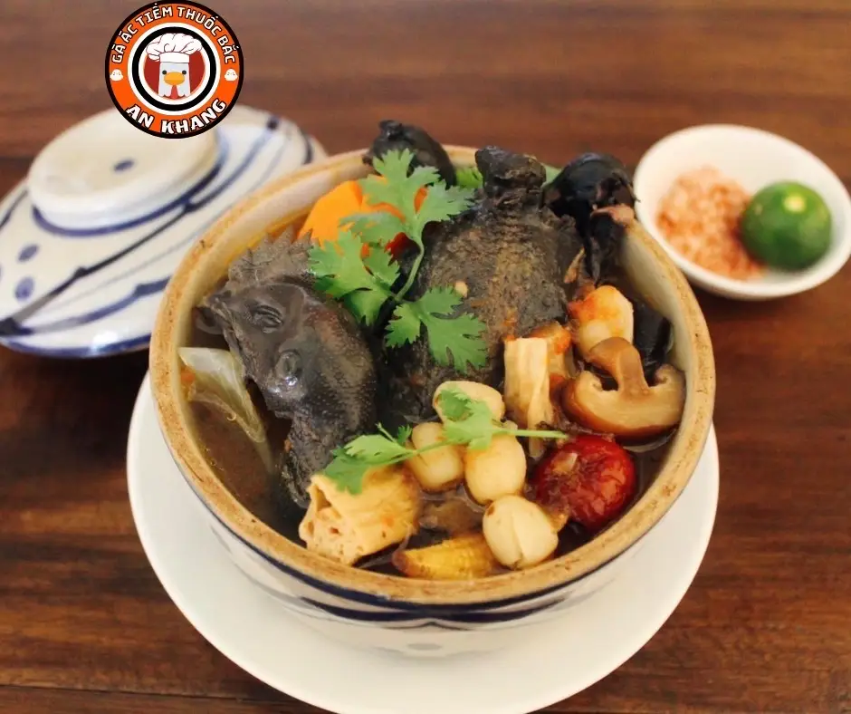 Hình ảnh Gà ác tiềm bát bửu - mì trứng - rau