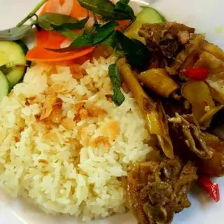 Hình ảnh Cơm gà kho sả