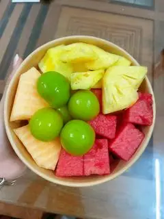 Hình ảnh Hộp dưa hấu + dưa vàng + dứa + mận