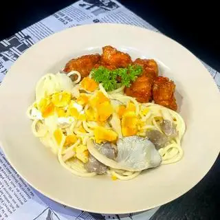 Hình ảnh Mì ý trứng muối gà giòn