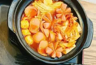 Hình ảnh Mì cay cá viên xúc xích