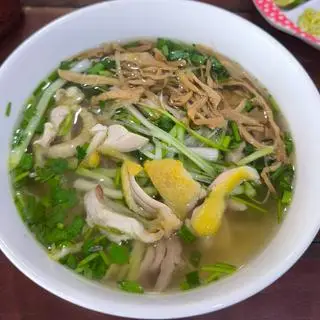 Hình ảnh Bún măng gà xé 