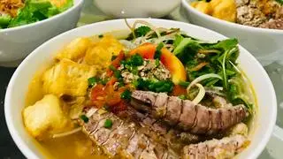 Hình ảnh Bún riêu Cua - Chả - Bề bề