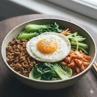 Hình ảnh Cơm trộn trứng xúc xích 