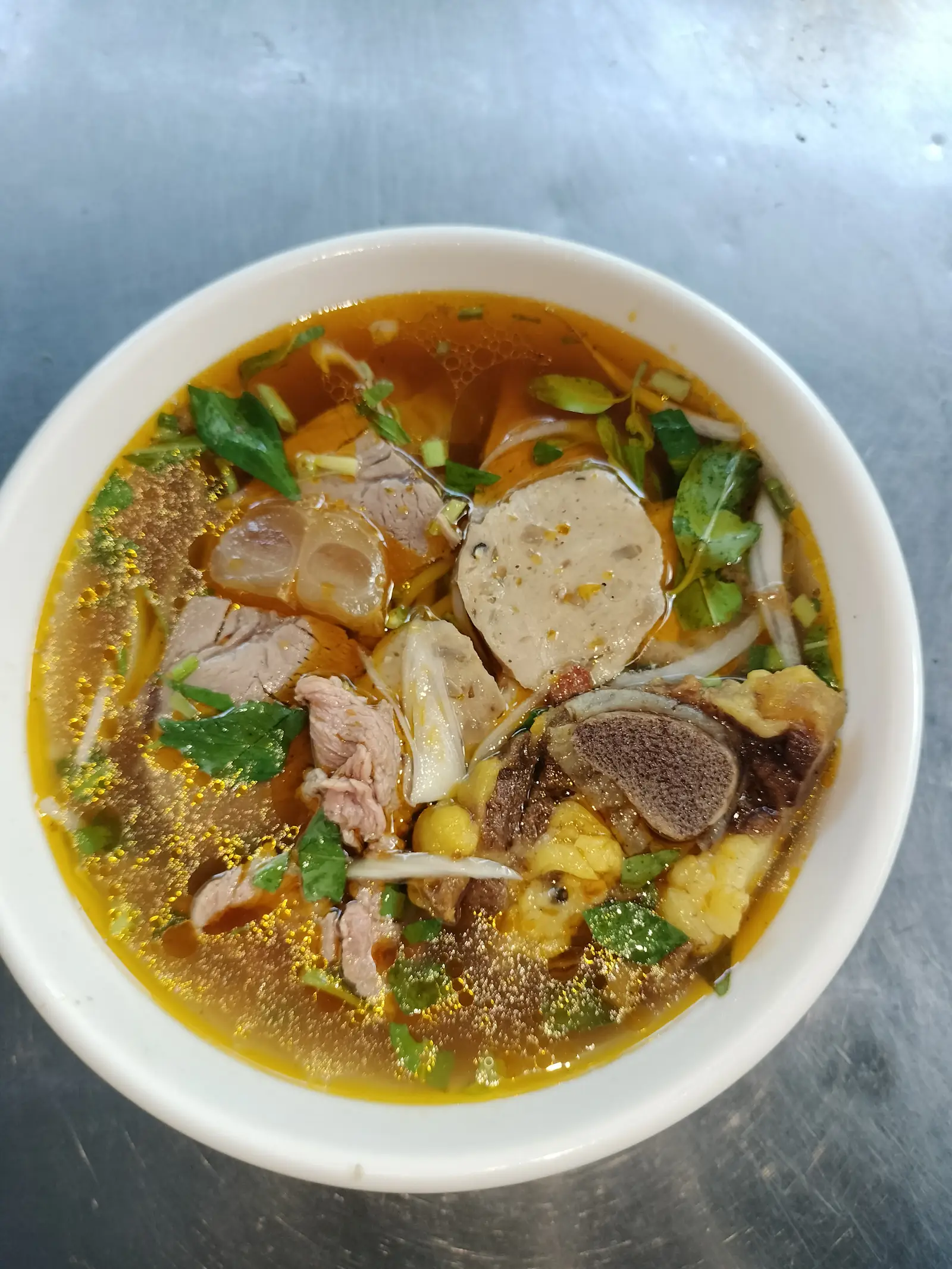 Hình ảnh Bún bò Huế thập cẩm