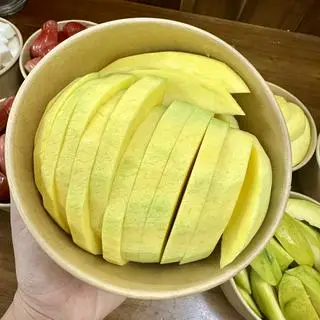 Hình ảnh Hộp Xoài Tứ Quý Già Giòn Chua Ngọt (~400g)