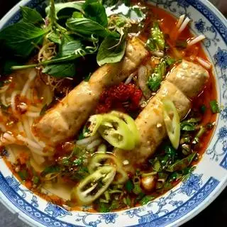 Hình ảnh Bún bò chả lụa