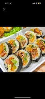 Hình ảnh Kimbap truyền thống xúc xích - kim chi HQ