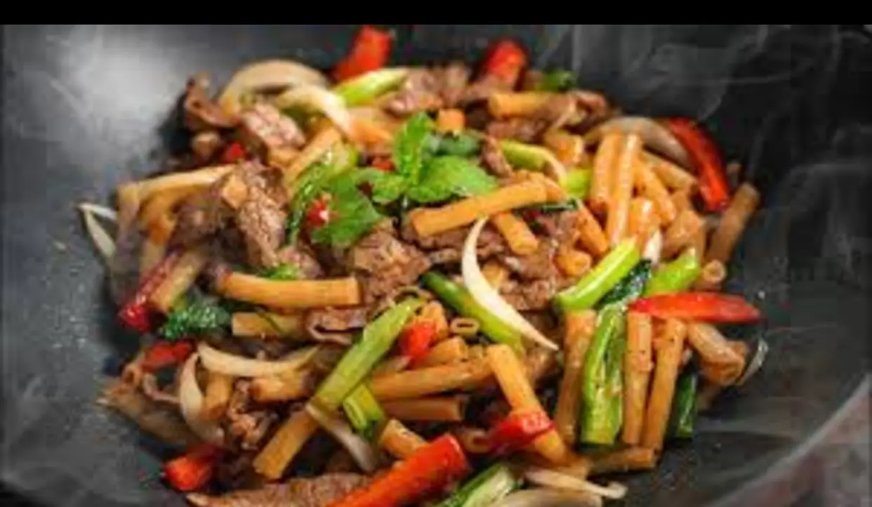 Hình ảnh Nui xào bò