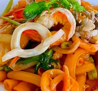 Hình ảnh nui xào hải sản 