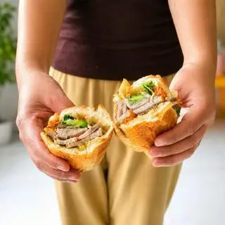 Hình ảnh Bánh Mì Truyền Thống Tặng 1 Trà Sâm Dứa