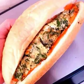 Hình ảnh Bánh mì trứng ngải cứu