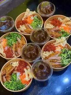 Hình ảnh Bún trộn nem nướng