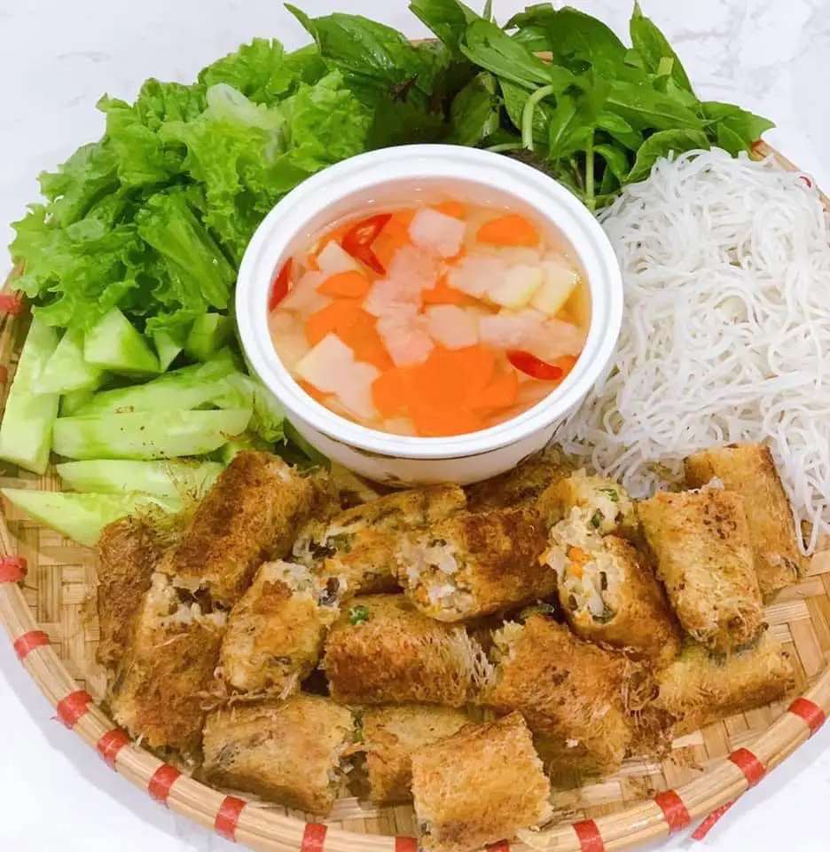 Hình ảnh Bún nem rán truyền thống