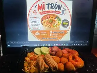 Hình ảnh mì trộn toping