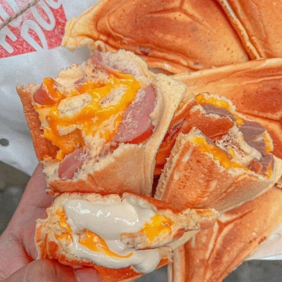 Hình ảnh 2 hot dog thập cẩm 