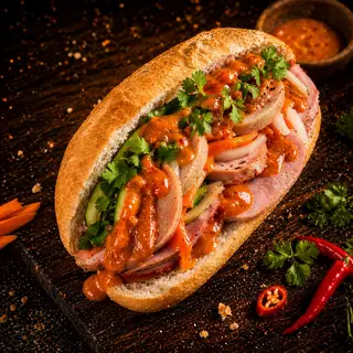 Hình ảnh Bánh mì thịt chả truyền thống sốt gạch cua