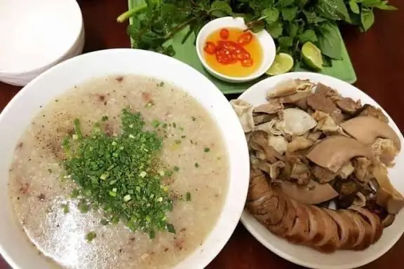Hình ảnh Cháo + dĩa lòng thường