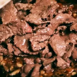 Hình ảnh Cơm Trắng  Bò Xào Sốt Tiêu Đen