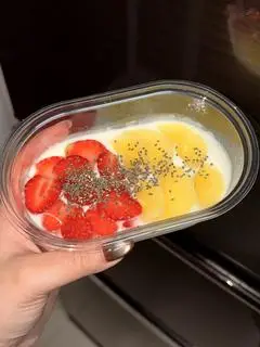 Hình ảnh Yến mạch dâu - kiwi