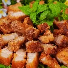 Hình ảnh Cơm rang ba chỉ chiên tỏi giòn +1 trứng free