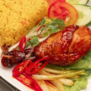 Hình ảnh cơm gà mắm tỏi đùi 