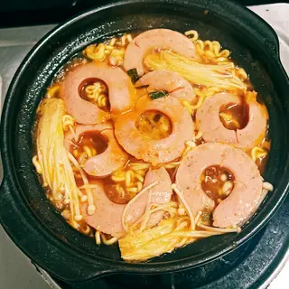 Hình ảnh Mỳ cay xúc xích 