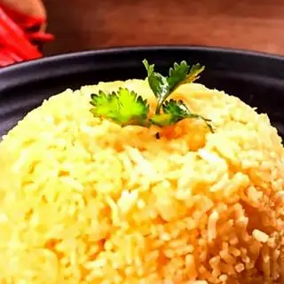 Hình ảnh Cơm thêm (nửa chén)