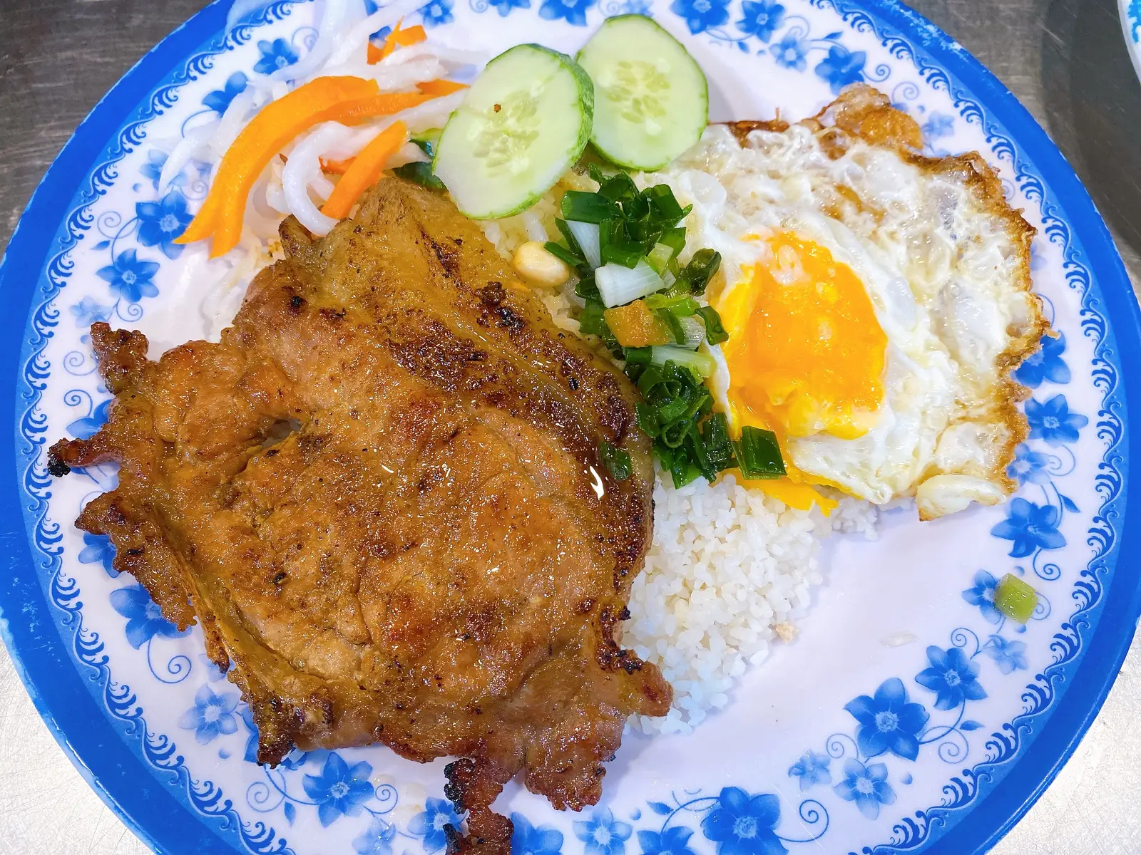 Hình ảnh Cơm tấm sườn - trứng ốp la