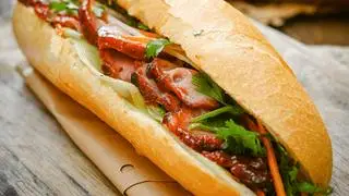 Hình ảnh Bánh mì Thịt xá xíu