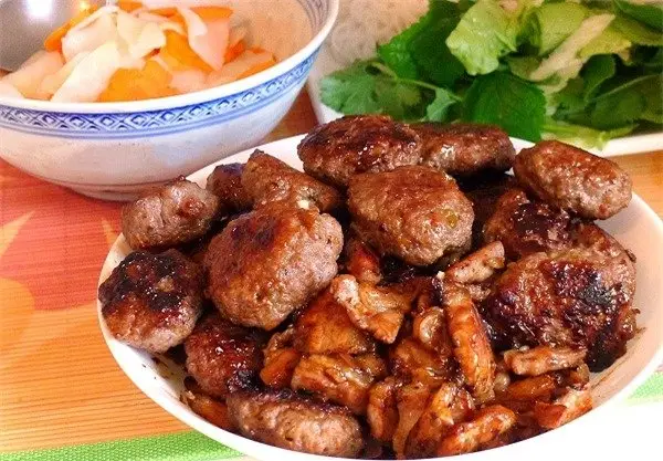 Hình ảnh Bún chả đặc biệt (băm)