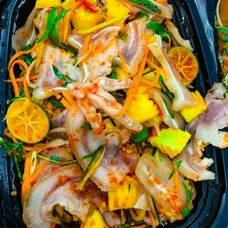Hình ảnh Mix Chân gà, tai heo, Trứng gà non sốt thái