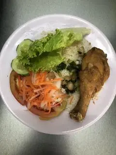 Hình ảnh Cơm đùi gà chiên nước mắm