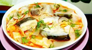 Hình ảnh lẩu cá chìm nấu măng chua