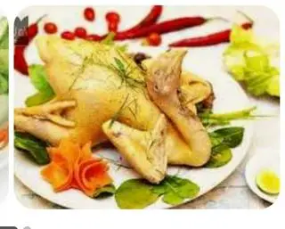 Hình ảnh Nửa con gà hấp hành lá