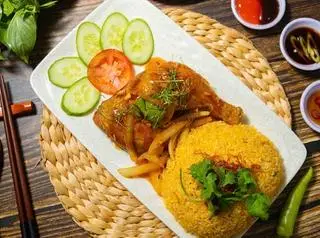 Hình ảnh Cơm Chiên Đùi Gà Chiên Nước Mắm