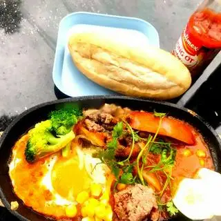 Hình ảnh Bánh Mỳ Chảo 2 Trứng