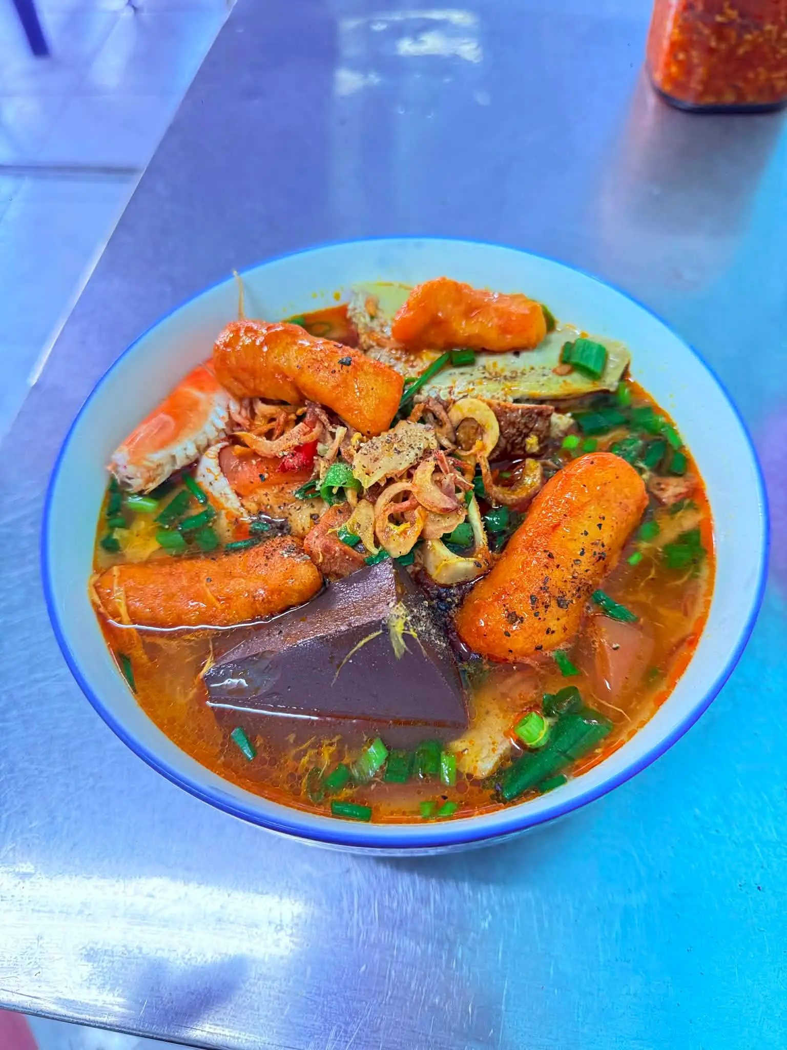 Hình ảnh Bánh canh thập cẩm + giò heo