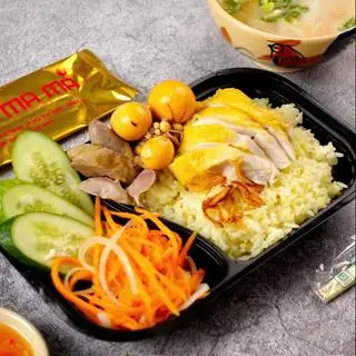 Hình ảnh cơm gà xé trứng non 