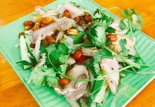 Hình ảnh Cơm Tai Mũi Heo Bóp