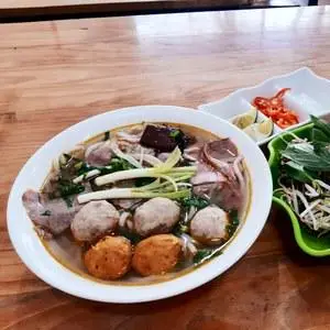 Hình ảnh Bún Bò Huế mọc viên