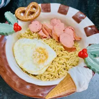 Hình ảnh Mì Trộn Phomai Xúc Xích Trứng Ốp
