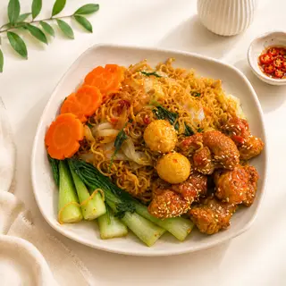 Hình ảnh Mì gà viên sốt tiêu đen