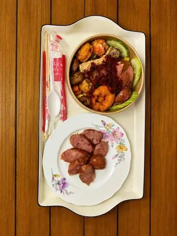 Hình ảnh Mỳ trộn tương đen khô bò lạp xưởng