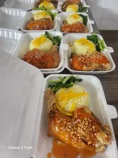 Hình ảnh Cơm gà sốt nước mắm