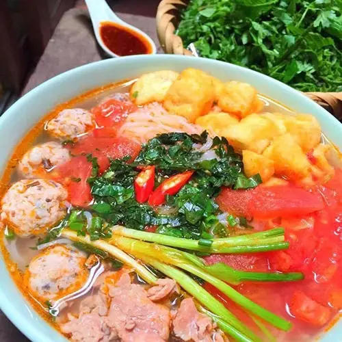 Hình ảnh bún riêu bò giò mọc đậu 