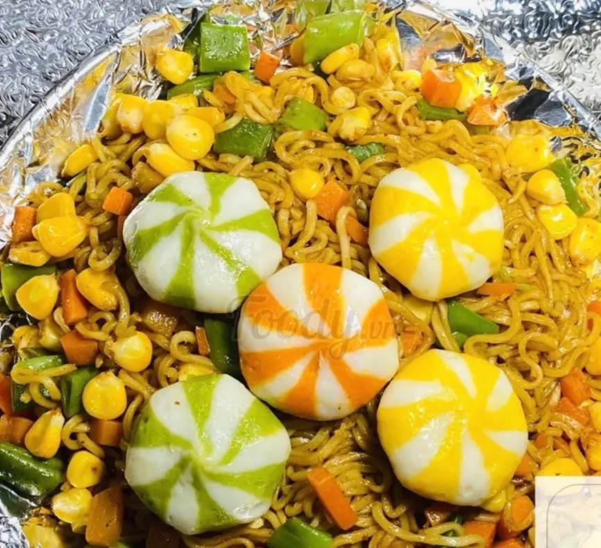 Hình ảnh Mì trộn Indomie viên thả lẩu