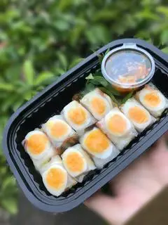 Hình ảnh Bánh Tráng Cuộn Trứng Lòng Đào