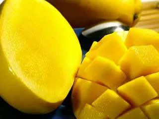 Hình ảnh Xoài chín cắt hộp 350gr
